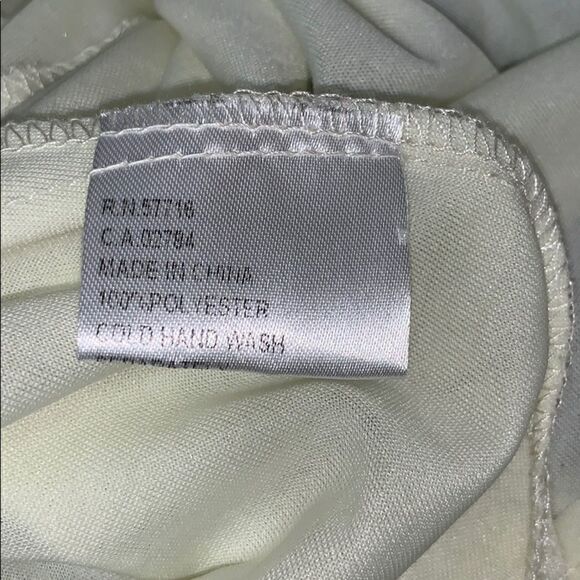 🛍️Papillon top black and white with design at hem - Picture 8 of 8